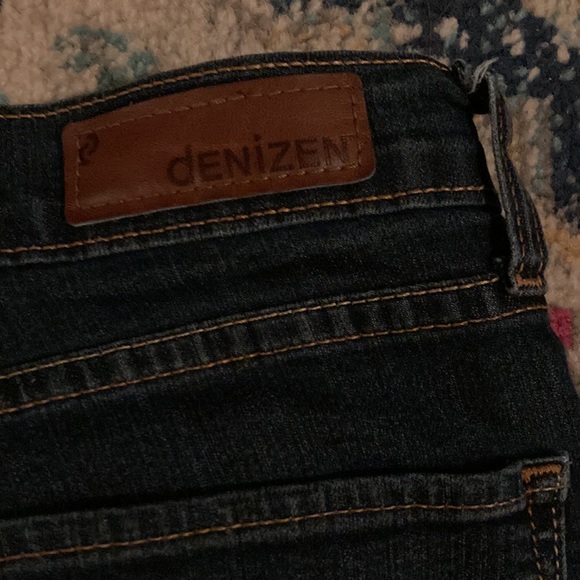 dark blue low rise jeans. They really show off curves and are very comfortable. - Picture 4 of 4